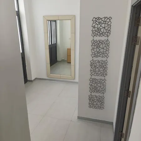 Cozy Double With Private Bath Homestay *