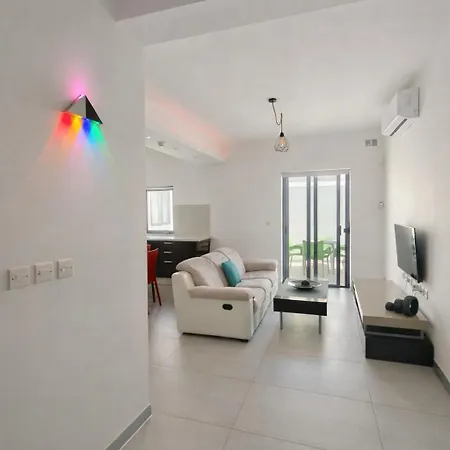 Modern Double In Peaceful Just Minutes Away From St Julians Pembroke