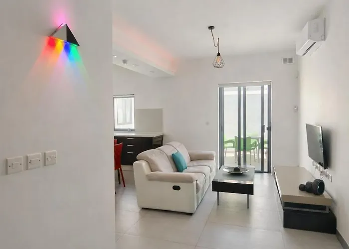 Modern Double In Peaceful Just Minutes Away From St Julians Pembroke